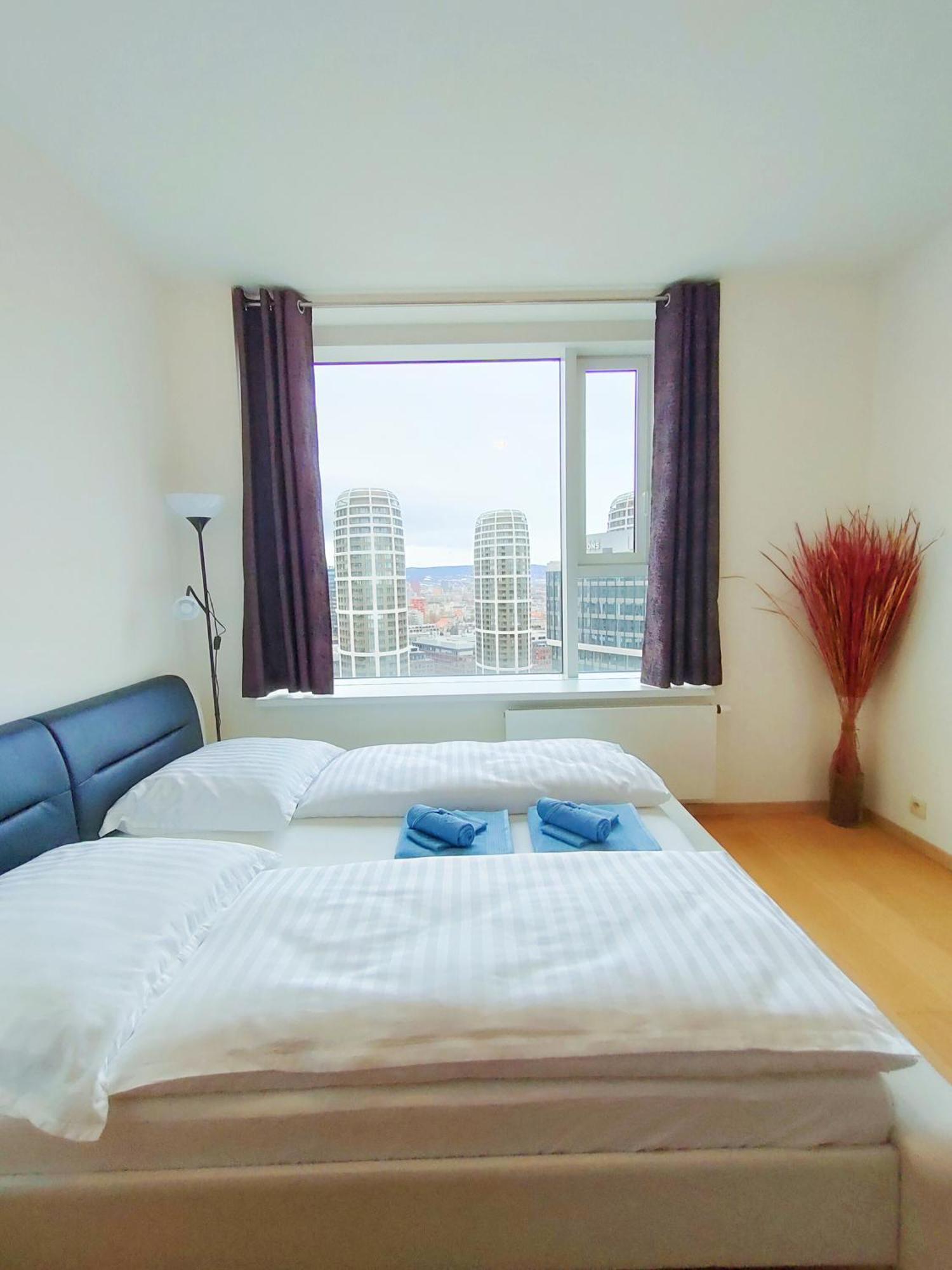 Sag Romantic 22 Floor Panorama City Free Parking Free Wifi Μπρατισλάβα Εξωτερικό φωτογραφία